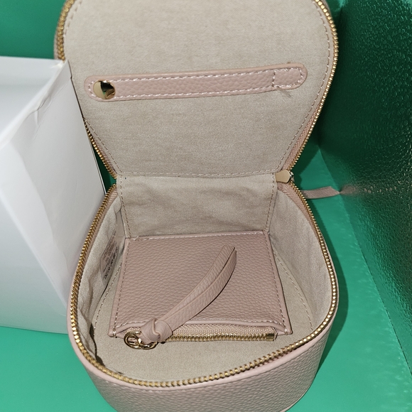 Chloe Vanity - Picture 3 of 3